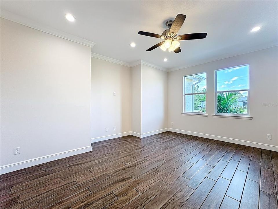 For Sale: $700,000 (4 beds, 3 baths, 2927 Square Feet)