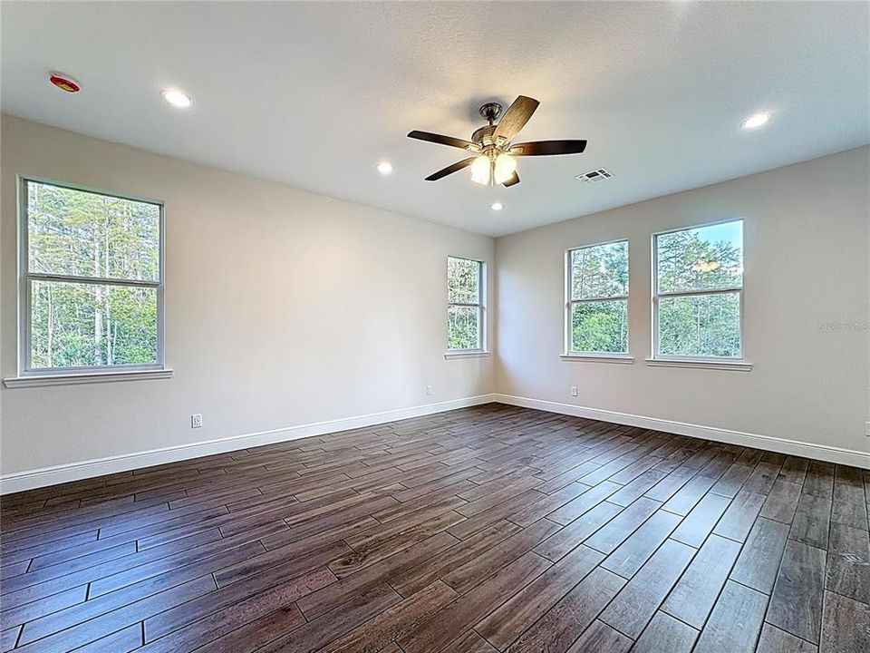 For Sale: $700,000 (4 beds, 3 baths, 2927 Square Feet)