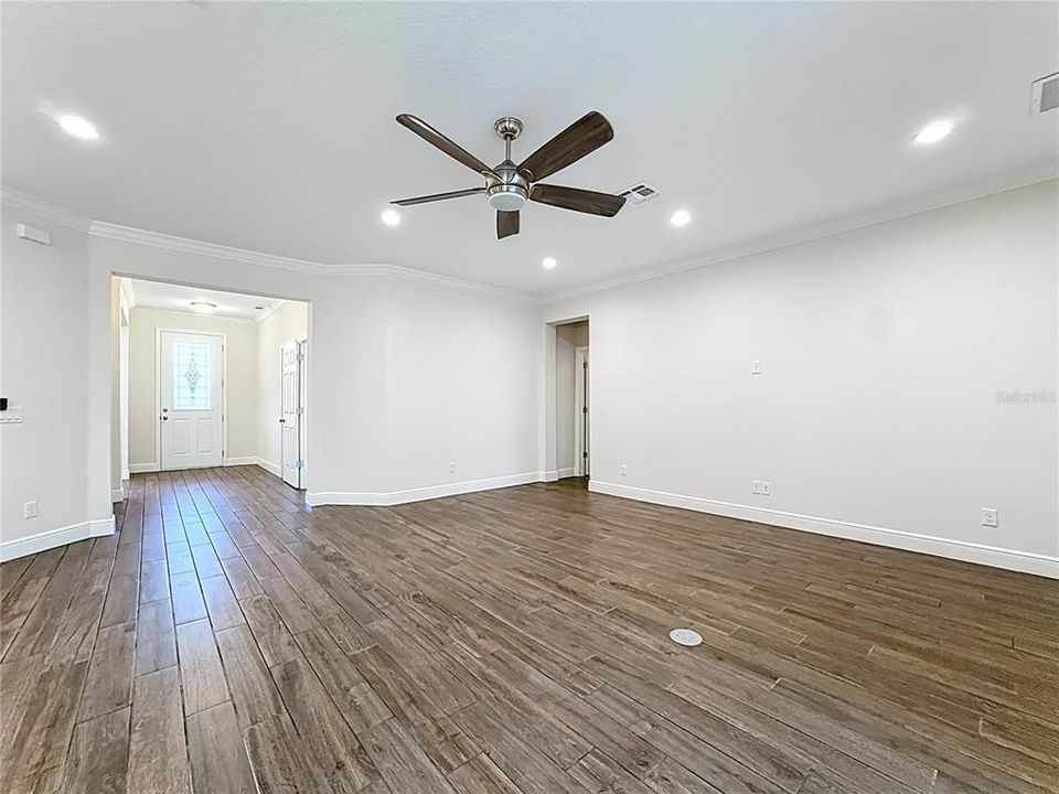 For Sale: $700,000 (4 beds, 3 baths, 2927 Square Feet)