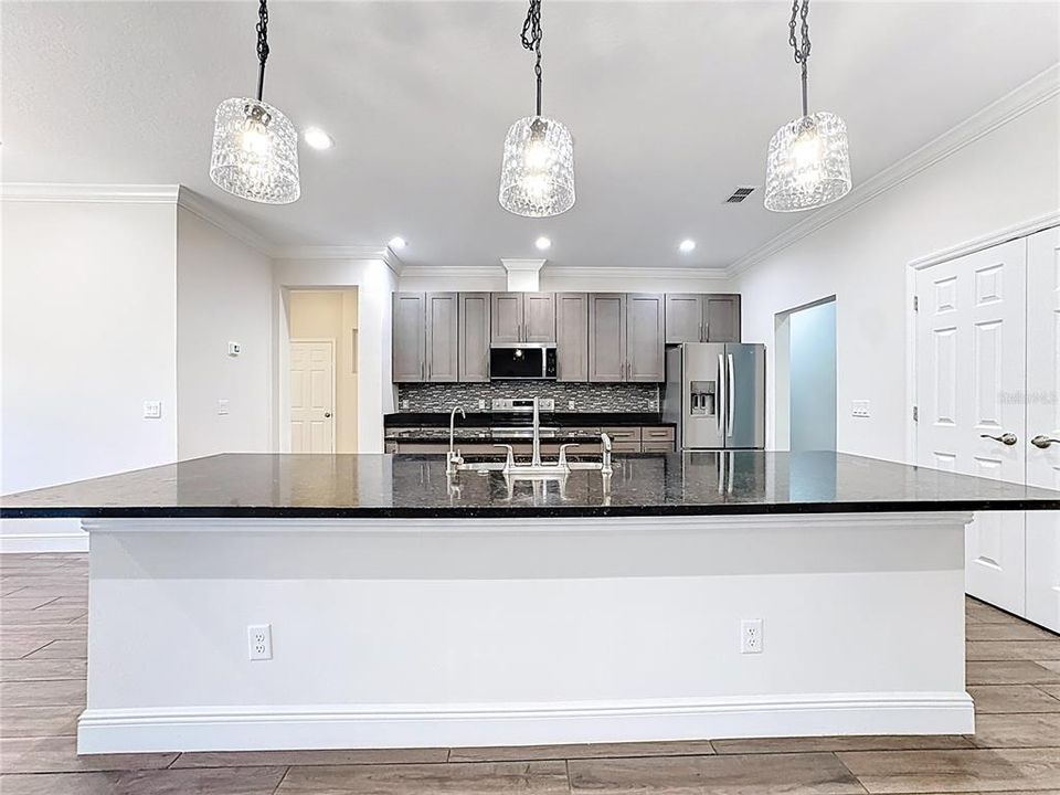 For Sale: $700,000 (4 beds, 3 baths, 2927 Square Feet)