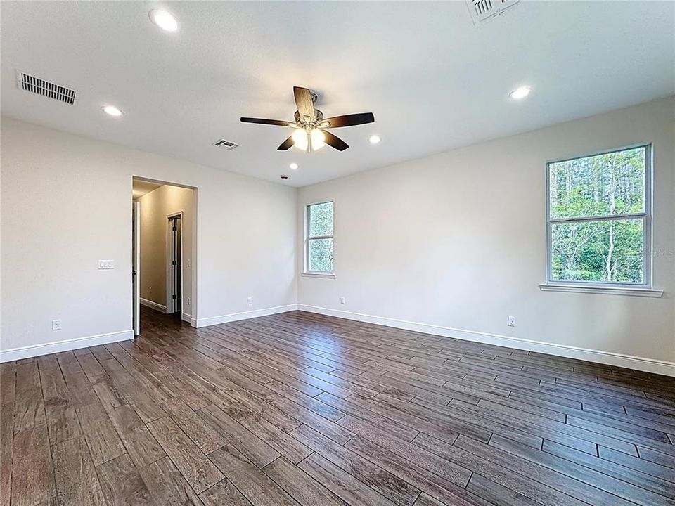 For Sale: $700,000 (4 beds, 3 baths, 2927 Square Feet)