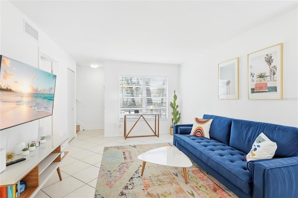 待售: $650,000 (4 贝兹, 0 浴室, 1920 平方英尺)