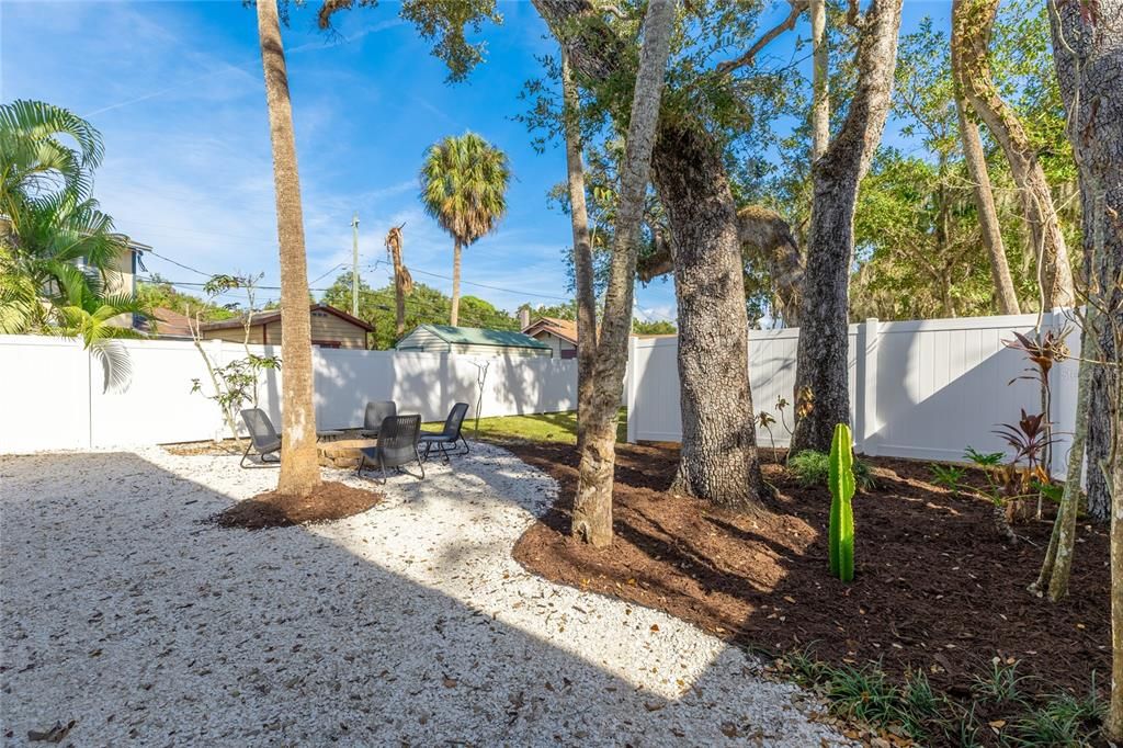 待售: $650,000 (4 贝兹, 0 浴室, 1920 平方英尺)