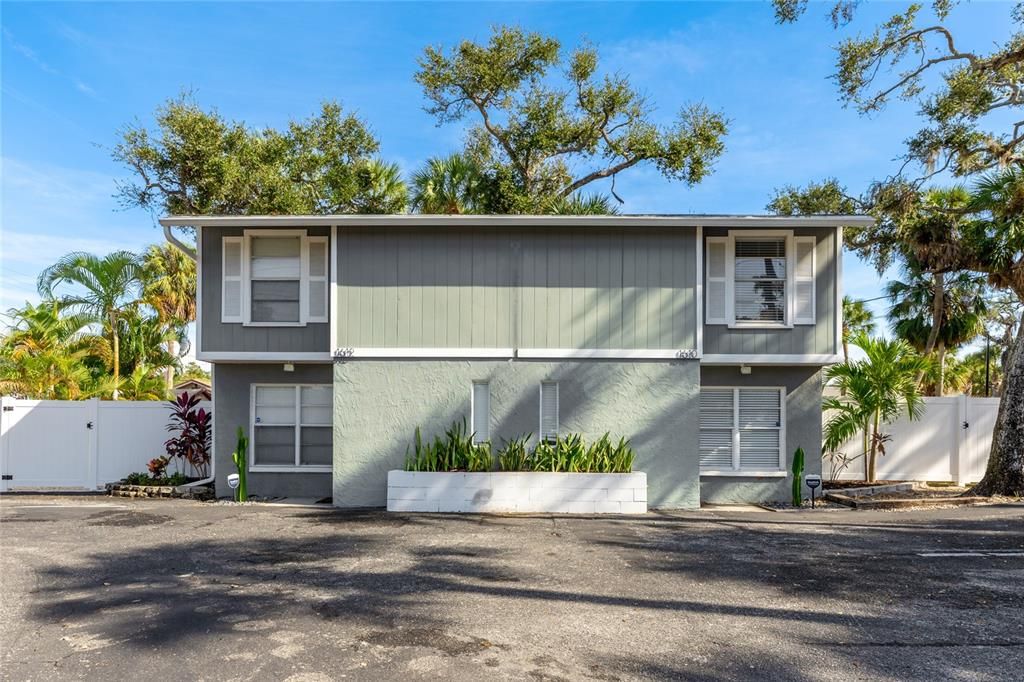 待售: $650,000 (4 贝兹, 0 浴室, 1920 平方英尺)