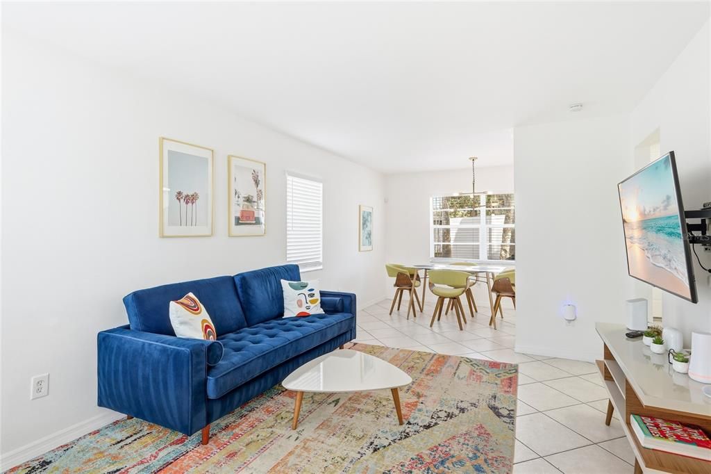 待售: $650,000 (4 贝兹, 0 浴室, 1920 平方英尺)