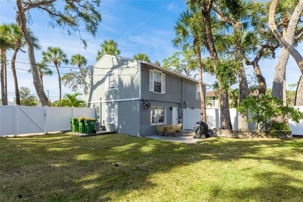 待售: $650,000 (4 贝兹, 0 浴室, 1920 平方英尺)