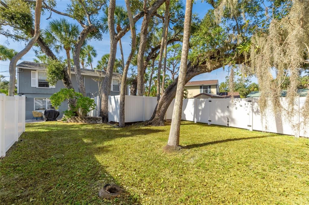 待售: $650,000 (4 贝兹, 0 浴室, 1920 平方英尺)