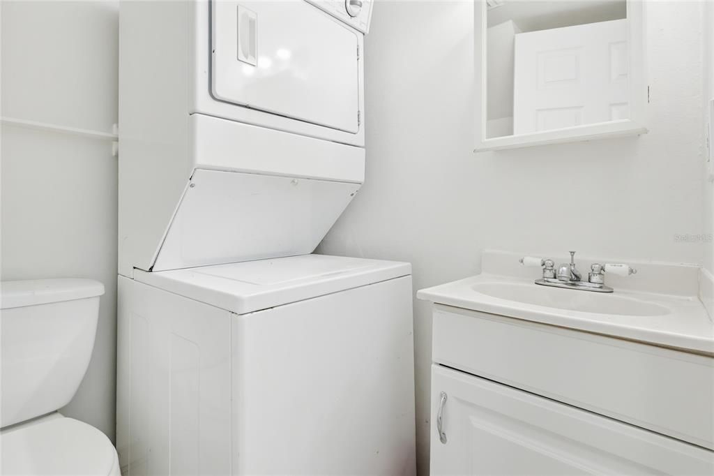 待售: $650,000 (4 贝兹, 0 浴室, 1920 平方英尺)