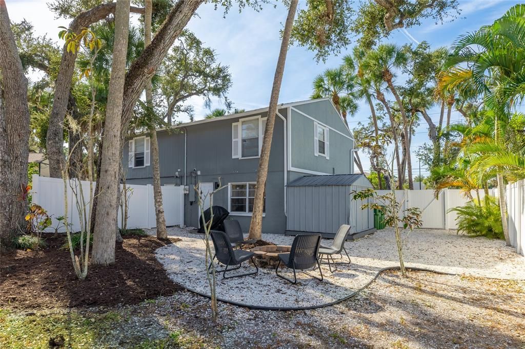 待售: $650,000 (4 贝兹, 0 浴室, 1920 平方英尺)