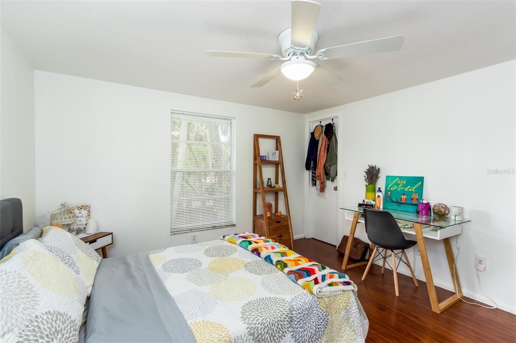 待售: $650,000 (4 贝兹, 0 浴室, 1920 平方英尺)