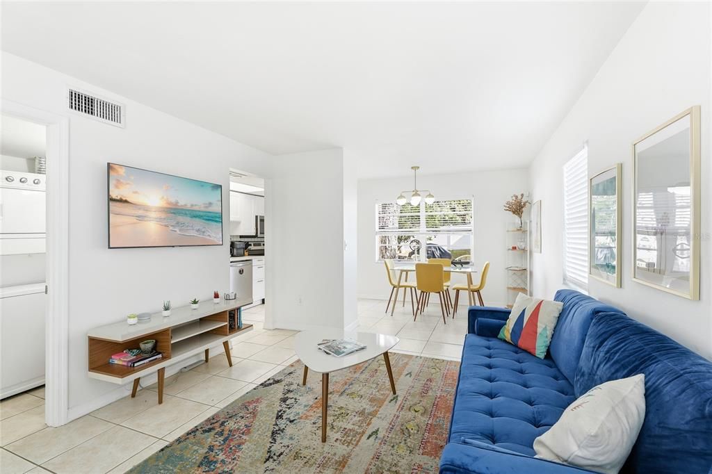 待售: $650,000 (4 贝兹, 0 浴室, 1920 平方英尺)