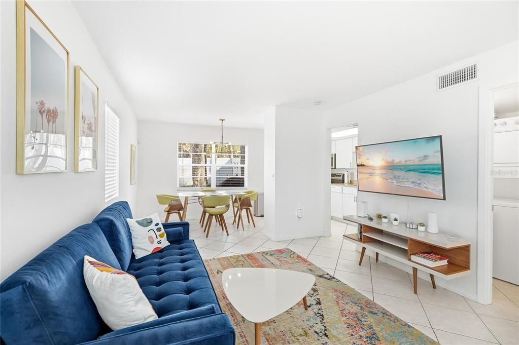 待售: $650,000 (4 贝兹, 0 浴室, 1920 平方英尺)