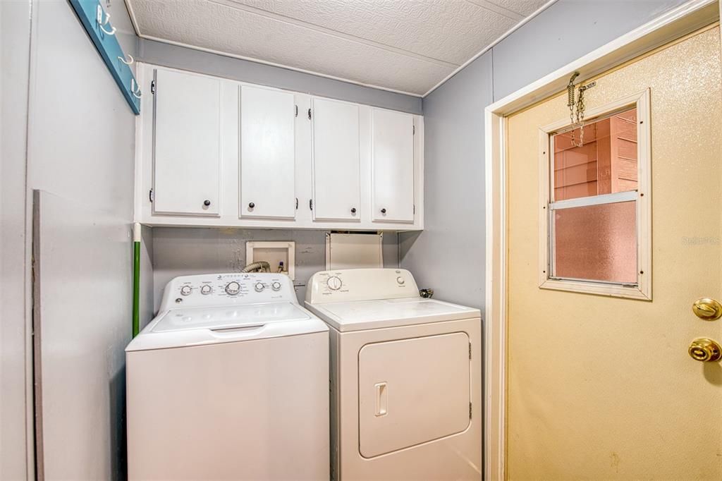 На продажу: $174,900 (2 спален, 2 ванн, 1048 Квадратных фут)