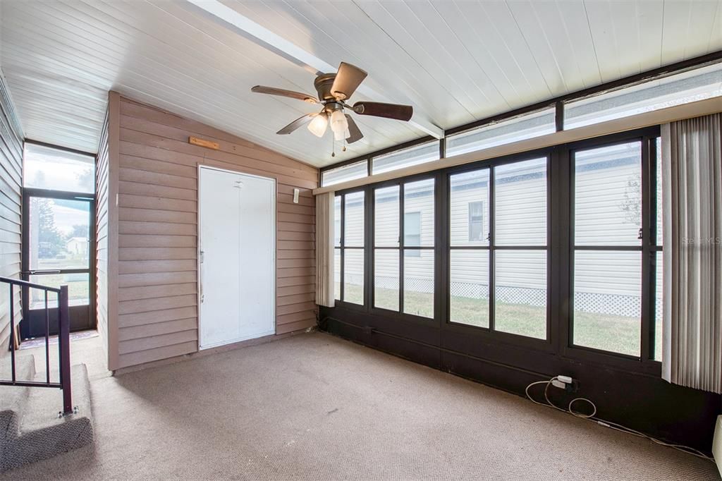 На продажу: $174,900 (2 спален, 2 ванн, 1048 Квадратных фут)