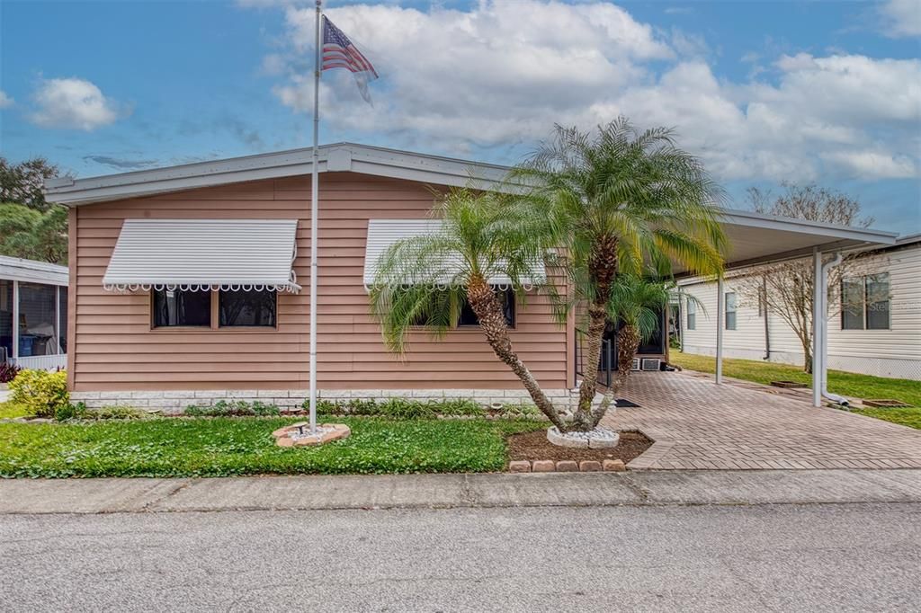 На продажу: $174,900 (2 спален, 2 ванн, 1048 Квадратных фут)