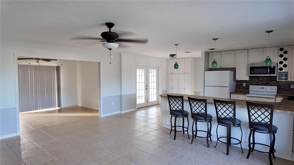 待售: $345,000 (2 贝兹, 2 浴室, 1209 平方英尺)