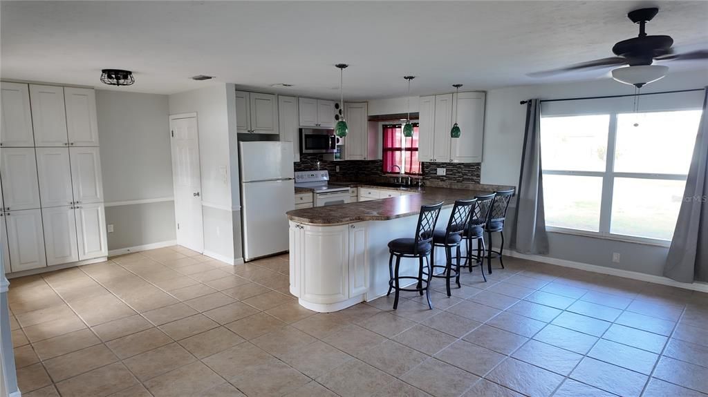 待售: $345,000 (2 贝兹, 2 浴室, 1209 平方英尺)