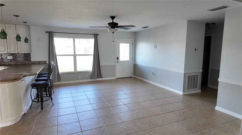 待售: $345,000 (2 贝兹, 2 浴室, 1209 平方英尺)