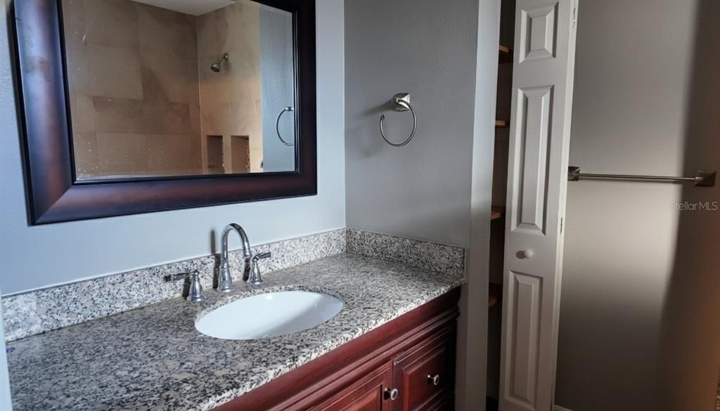 待售: $345,000 (2 贝兹, 2 浴室, 1209 平方英尺)