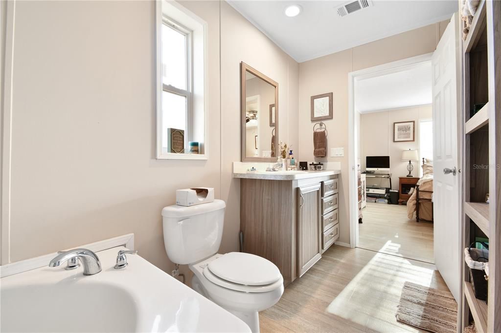 For Sale: $725,000 (4 beds, 3 baths, 1794 Square Feet)