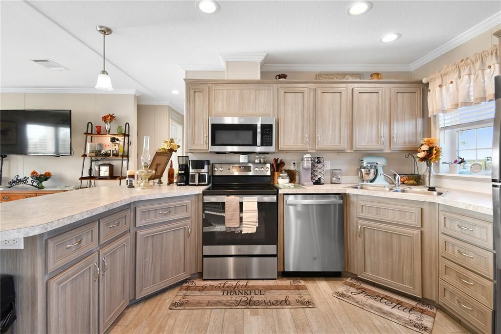 For Sale: $725,000 (4 beds, 3 baths, 1794 Square Feet)