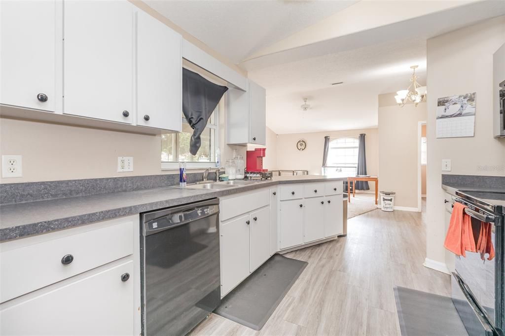 For Sale: $415,000 (3 beds, 2 baths, 1857 Square Feet)