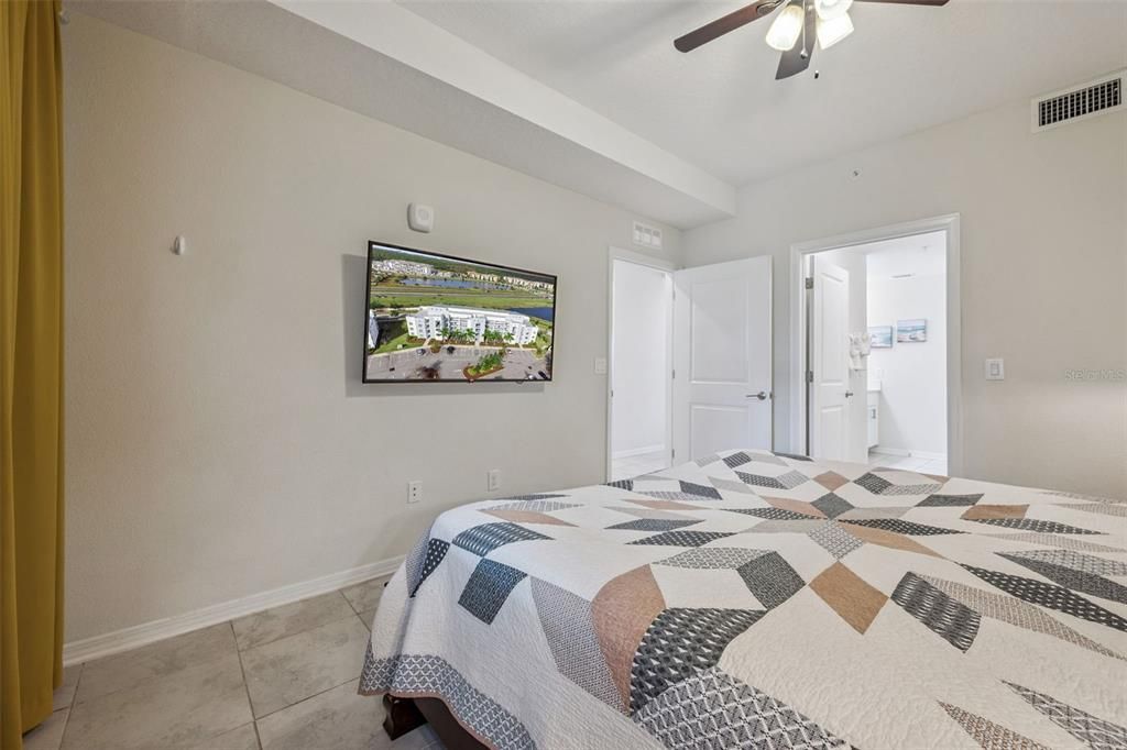 For Sale: $278,800 (2 beds, 2 baths, 1186 Square Feet)