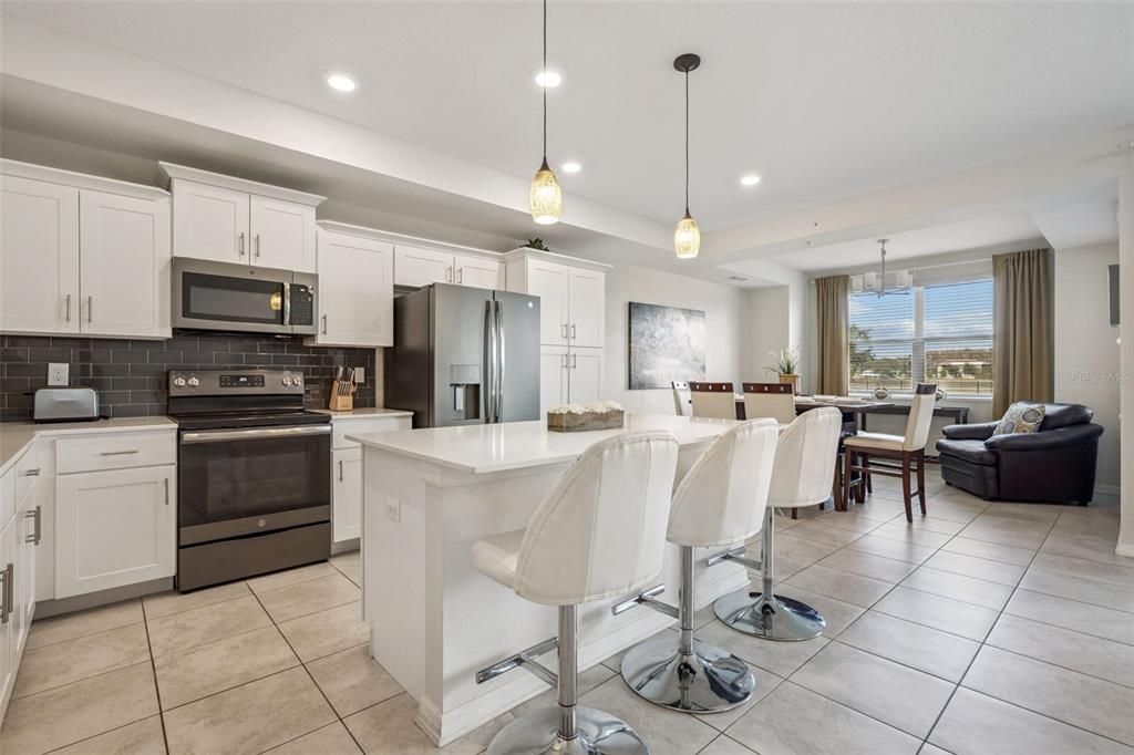 For Sale: $278,800 (2 beds, 2 baths, 1186 Square Feet)