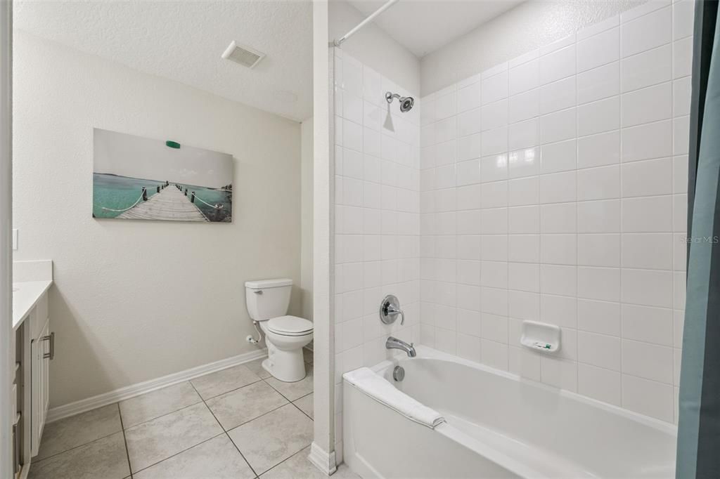 For Sale: $278,800 (2 beds, 2 baths, 1186 Square Feet)