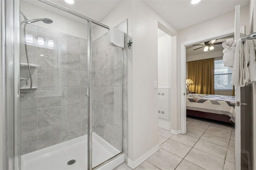 For Sale: $278,800 (2 beds, 2 baths, 1186 Square Feet)