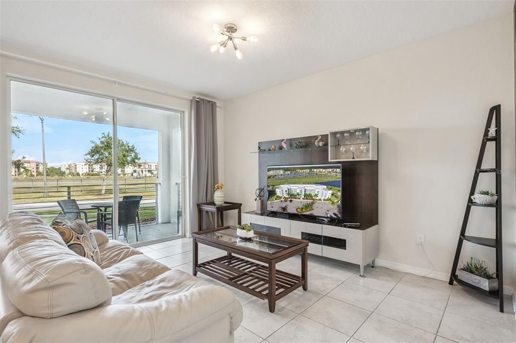 For Sale: $278,800 (2 beds, 2 baths, 1186 Square Feet)