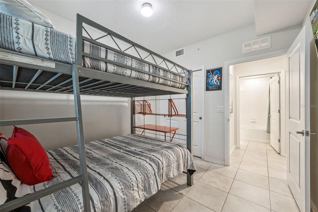 For Sale: $278,800 (2 beds, 2 baths, 1186 Square Feet)