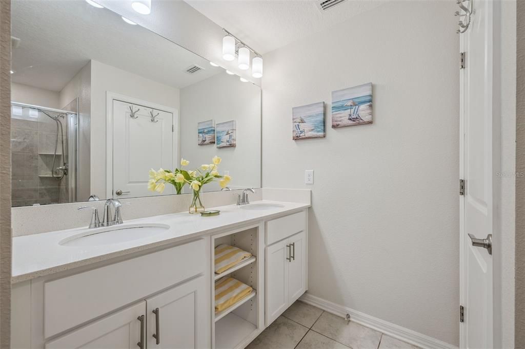 For Sale: $278,800 (2 beds, 2 baths, 1186 Square Feet)