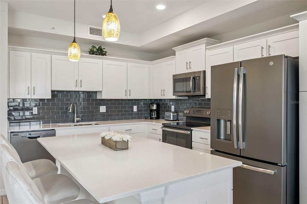 For Sale: $278,800 (2 beds, 2 baths, 1186 Square Feet)