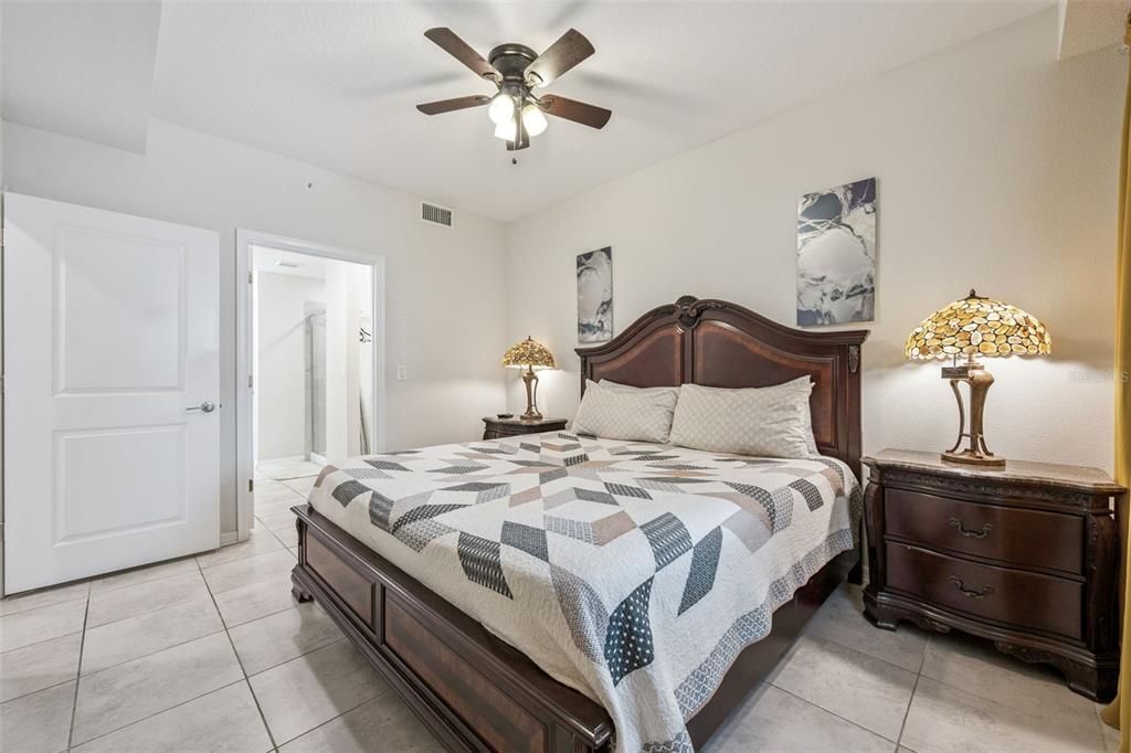 For Sale: $278,800 (2 beds, 2 baths, 1186 Square Feet)