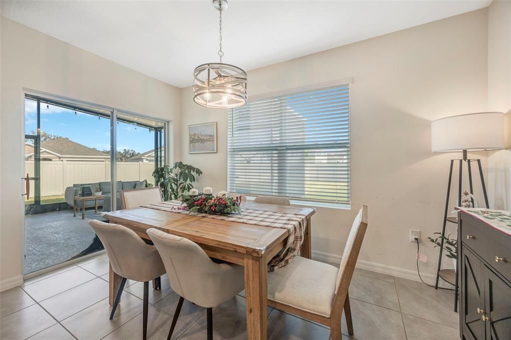 На продажу: $399,900 (3 спален, 2 ванн, 1961 Квадратных фут)