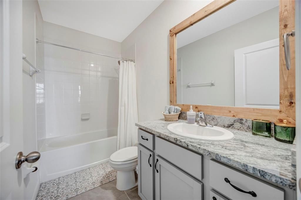 На продажу: $399,900 (3 спален, 2 ванн, 1961 Квадратных фут)