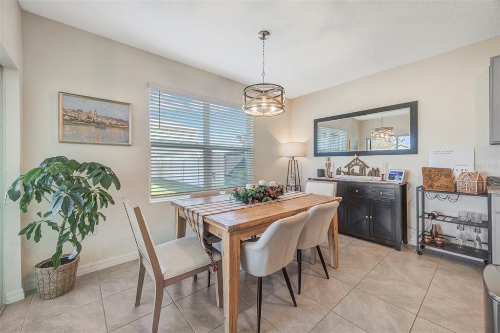 На продажу: $399,900 (3 спален, 2 ванн, 1961 Квадратных фут)