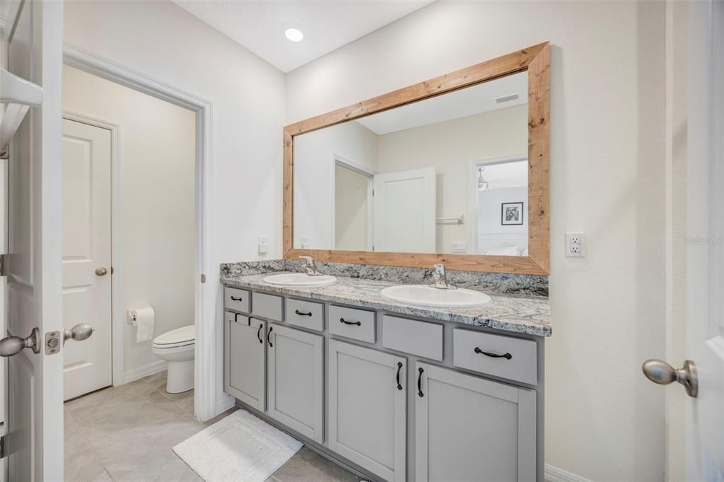 На продажу: $399,900 (3 спален, 2 ванн, 1961 Квадратных фут)