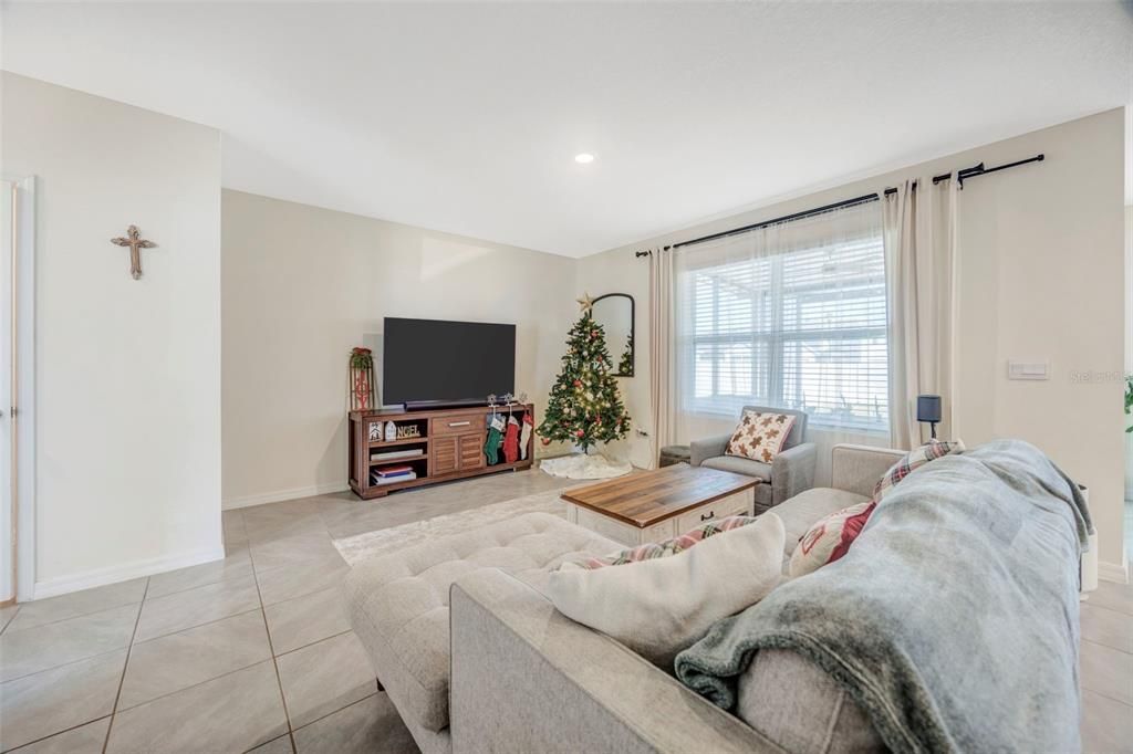 На продажу: $399,900 (3 спален, 2 ванн, 1961 Квадратных фут)