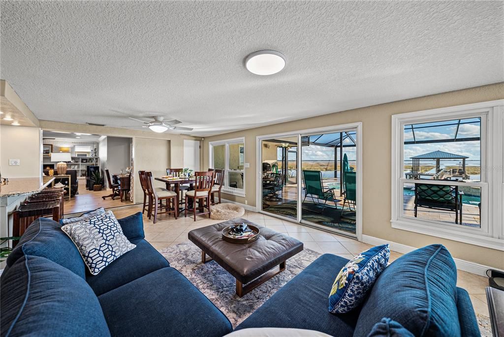 En Venta: $650,000 (3 camas, 3 baños, 2547 Pies cuadrados)