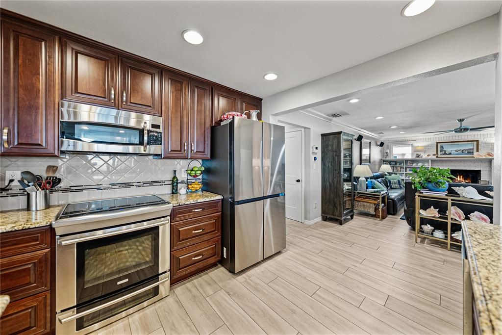 En Venta: $650,000 (3 camas, 3 baños, 2547 Pies cuadrados)