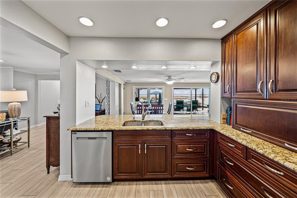 En Venta: $650,000 (3 camas, 3 baños, 2547 Pies cuadrados)