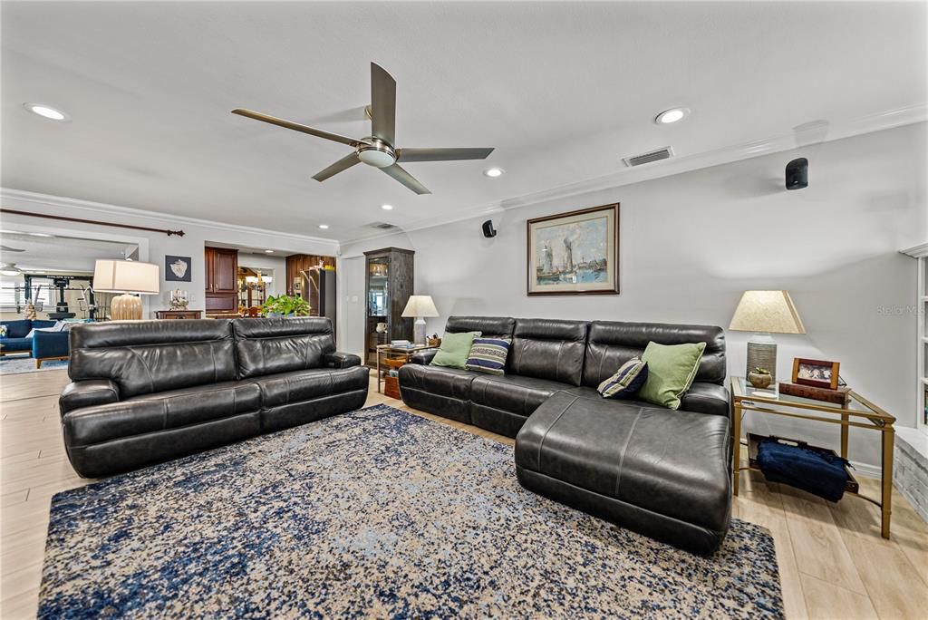 En Venta: $650,000 (3 camas, 3 baños, 2547 Pies cuadrados)