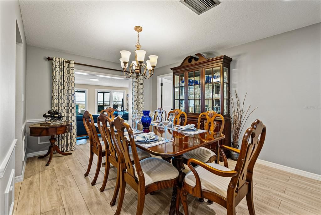 En Venta: $650,000 (3 camas, 3 baños, 2547 Pies cuadrados)