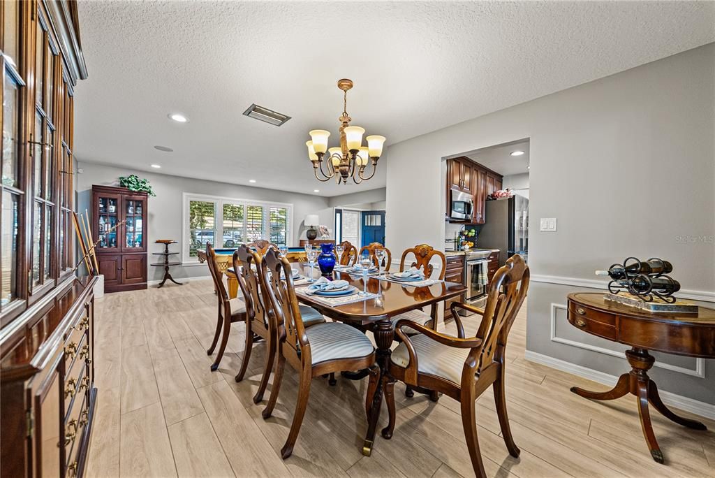 En Venta: $650,000 (3 camas, 3 baños, 2547 Pies cuadrados)