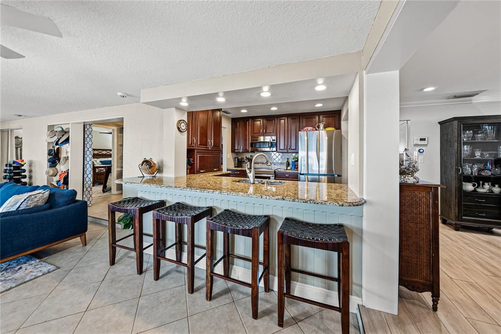 En Venta: $650,000 (3 camas, 3 baños, 2547 Pies cuadrados)