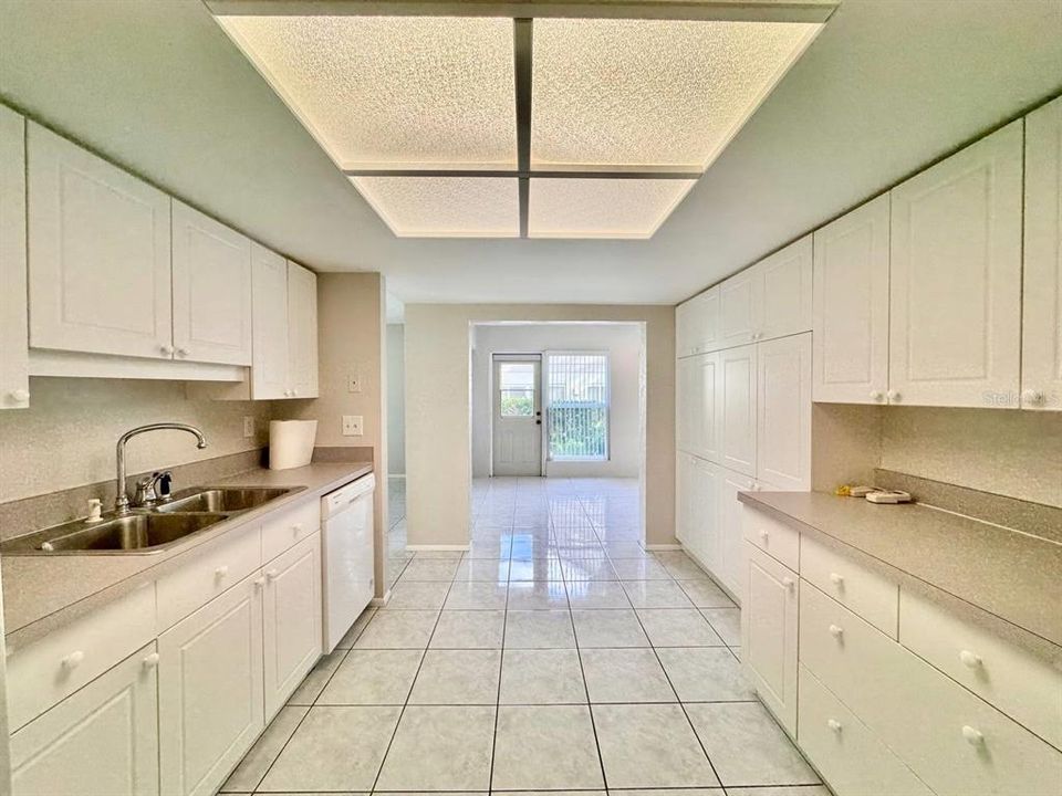 В аренду: $2,000 (3 спален, 2 ванн, 1220 Квадратных фут)