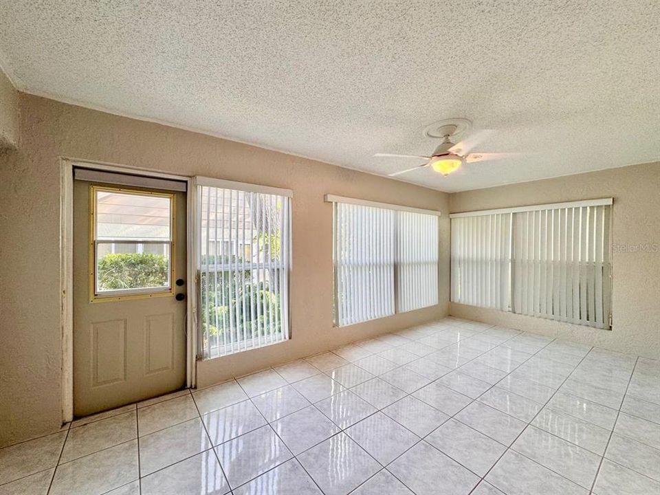 В аренду: $2,000 (3 спален, 2 ванн, 1220 Квадратных фут)