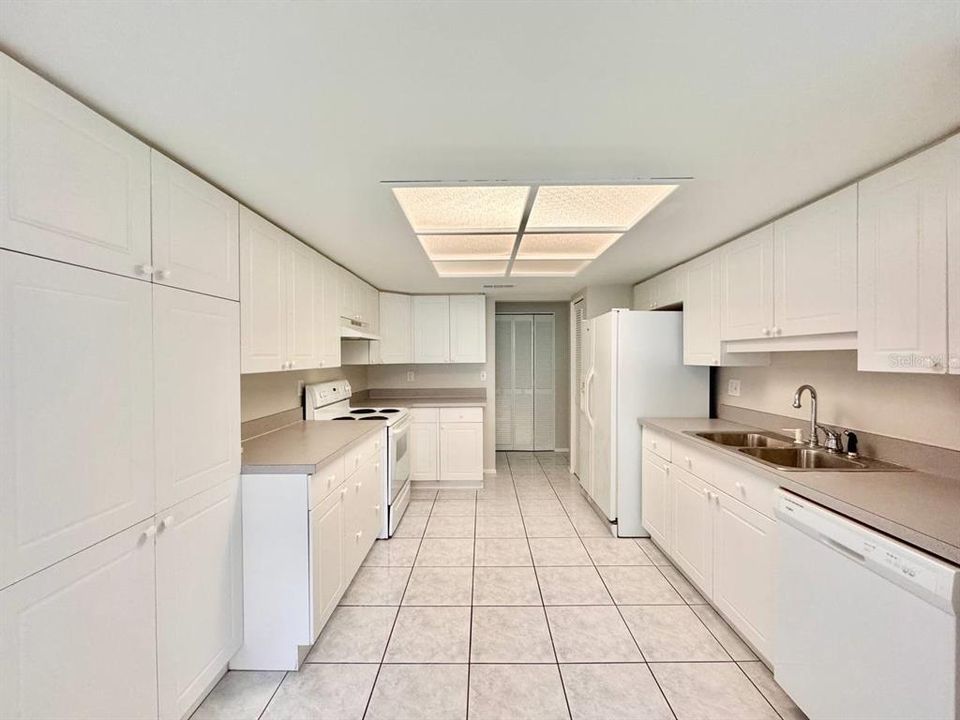 В аренду: $2,000 (3 спален, 2 ванн, 1220 Квадратных фут)